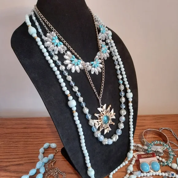 Vintage Light Blue and Gold Women's Bracelet Lot - Picture 3 of 10